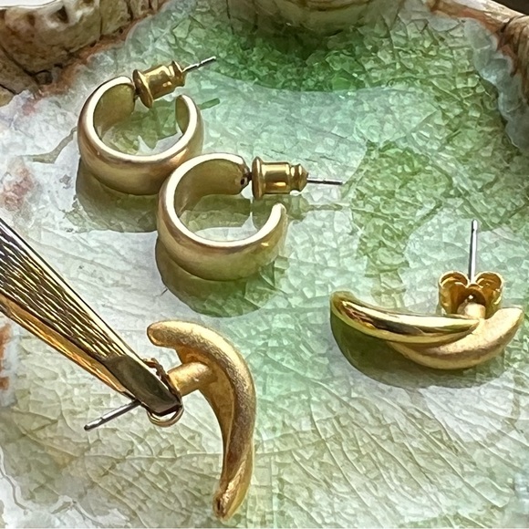 BUNDLE OF 2 BRUSHED GOLD OPEN HOOP EARRINGS - Picture 3 of 5